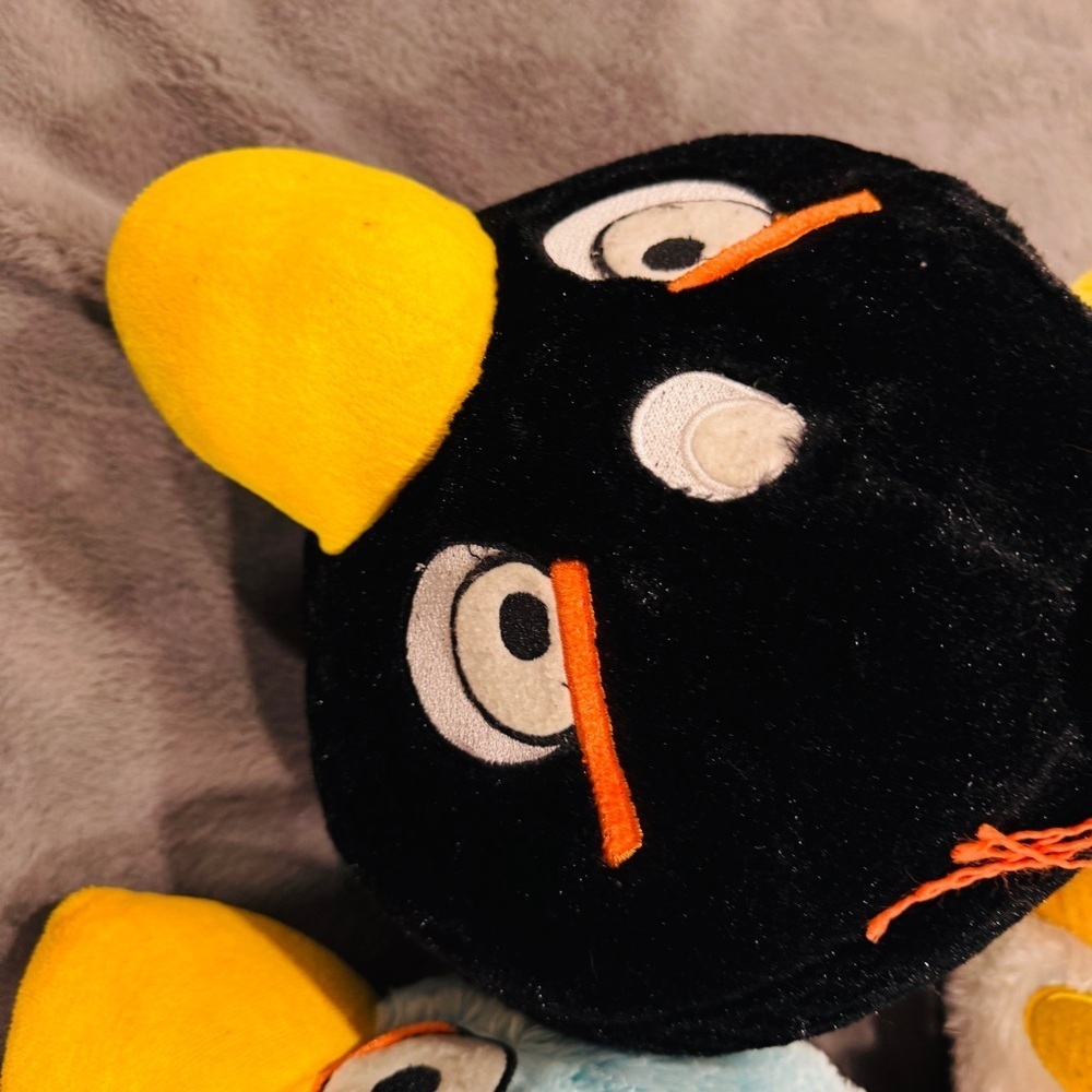 Lot of 5 angry bird plushies 11 inches each like new - Picture 5 of 6